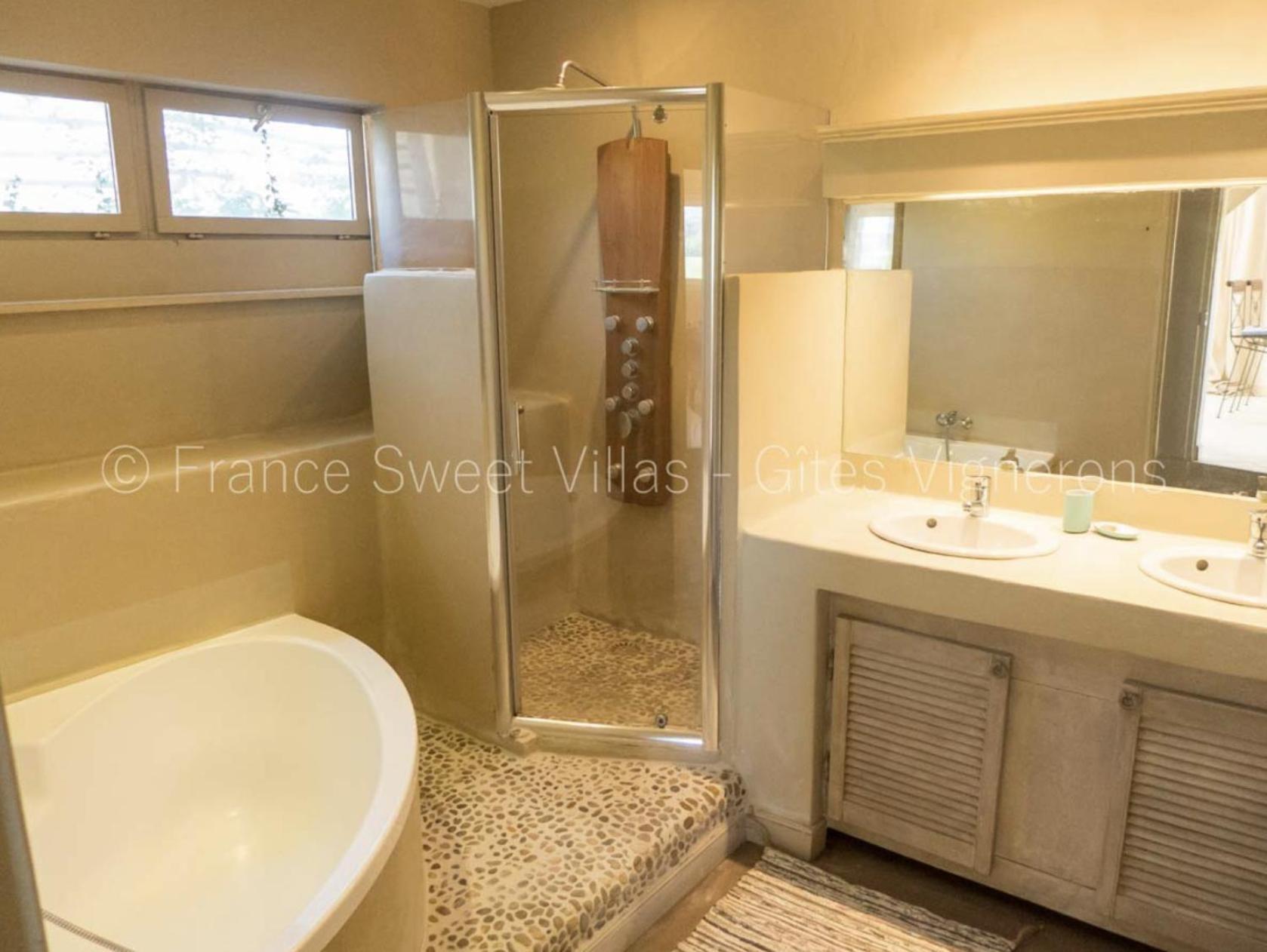 Suite Ou Chambre Privee A La Forge Des Cypres Loupia Bagian luar foto